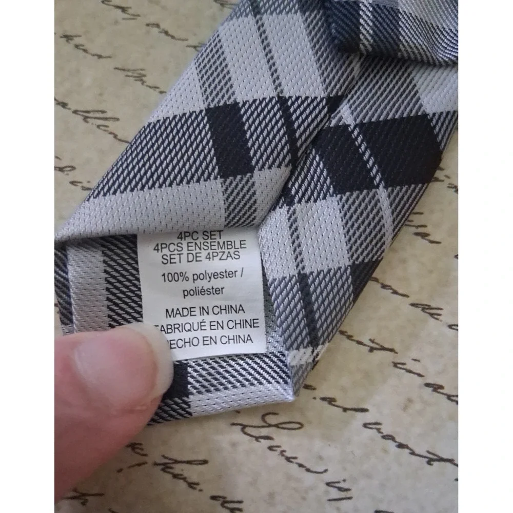 Kenneth Cole Reaction lot polyester